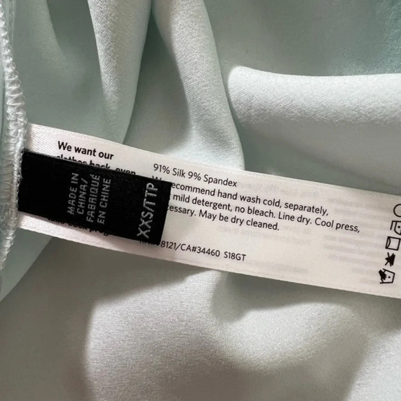 Eileen Fisher pale blue
Sheer Silk V-Neck kaftan Dress w/ Belt - Picture 10 of 14